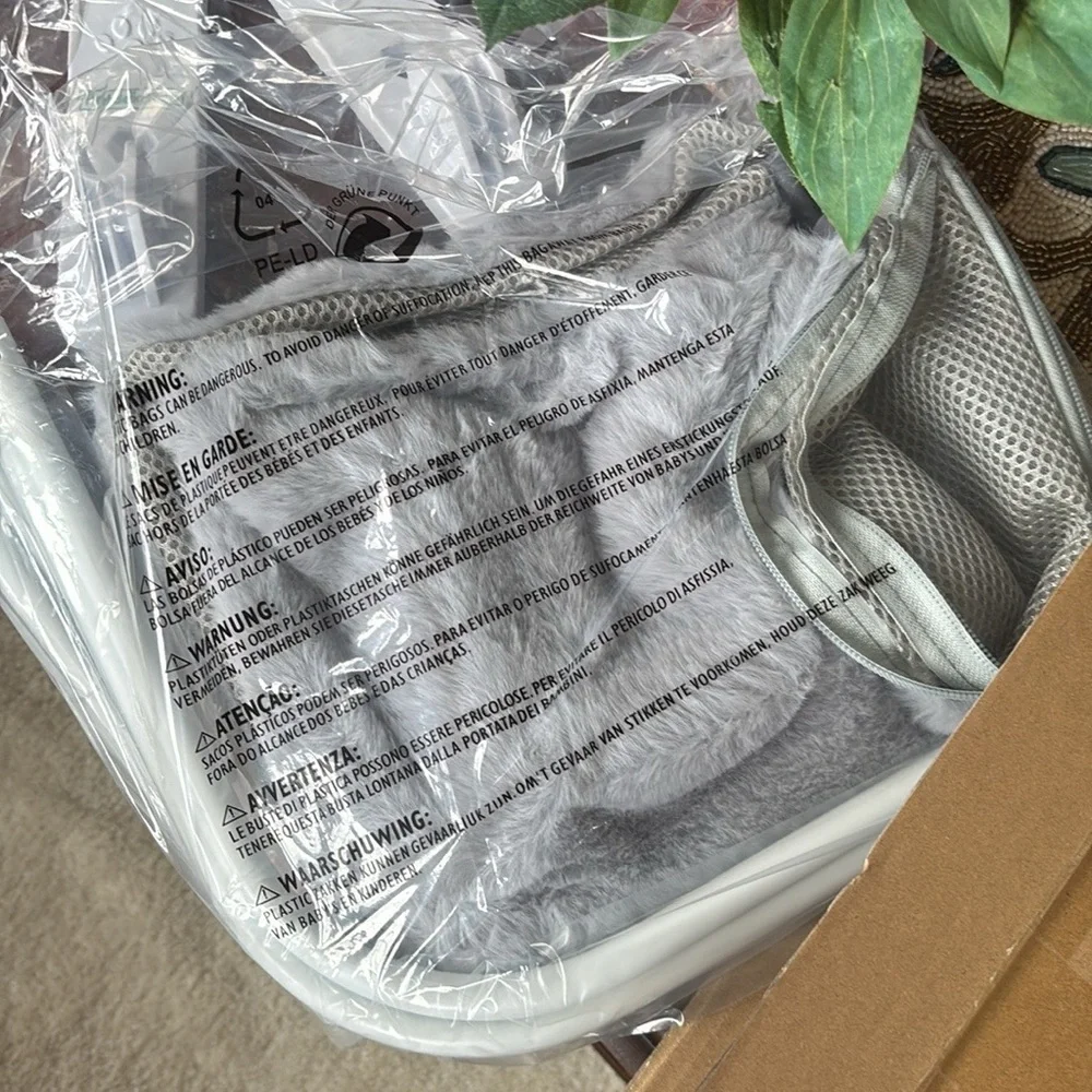 Brand New Cat Hammock Strong Window Suction 40 lb Capacity Cozy Indoor Gray Bed